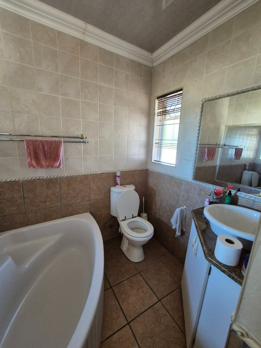 To Let 4 Bedroom Property for Rent in Universitas Ridge Free State